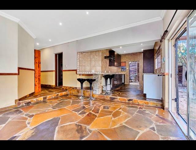 2 BEDROOM PROPERTY TO RENT IN BRYANSTON